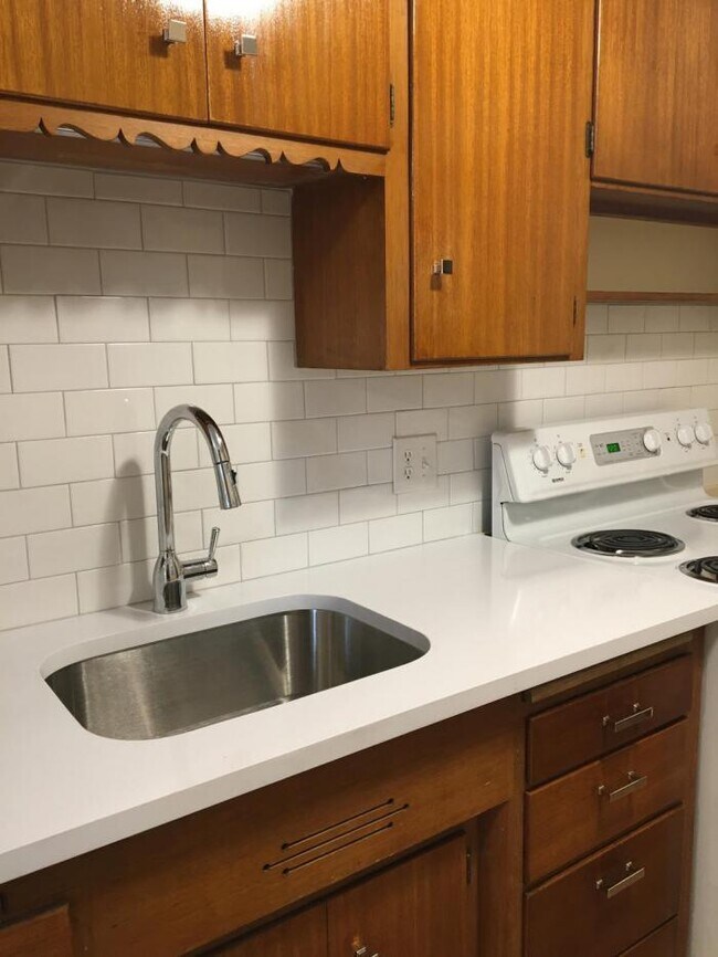 Building Photo - 1 bedroom in Seattle WA 98117