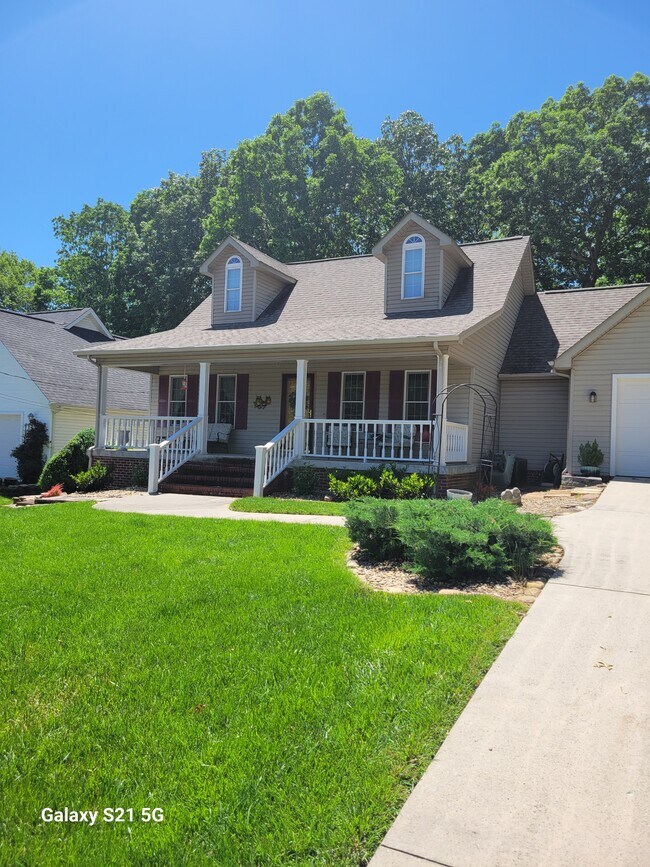 Foto del edificio - 223 Amherst Ln