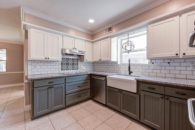 Building Photo - 607 Ellingham Dr