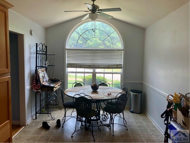 Building Photo - 214 Pine Ridge Trace