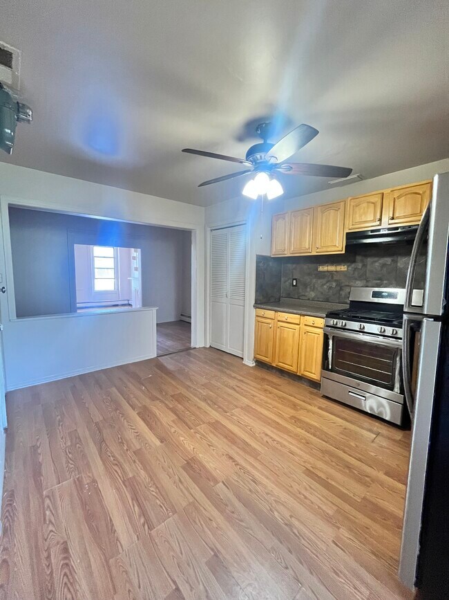 Building Photo - 39 Harmon St