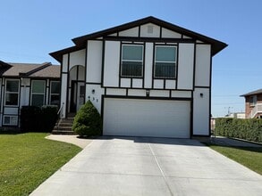 Building Photo - 431 E 2050 N