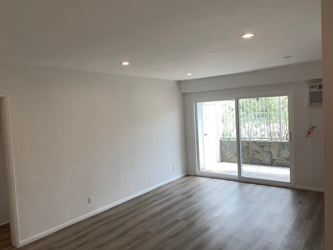 Building Photo - 1223 S Bundy Dr