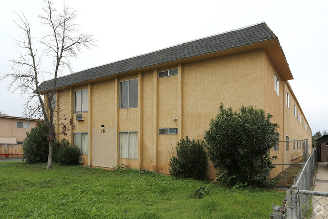 Building Photo - Range Apartments