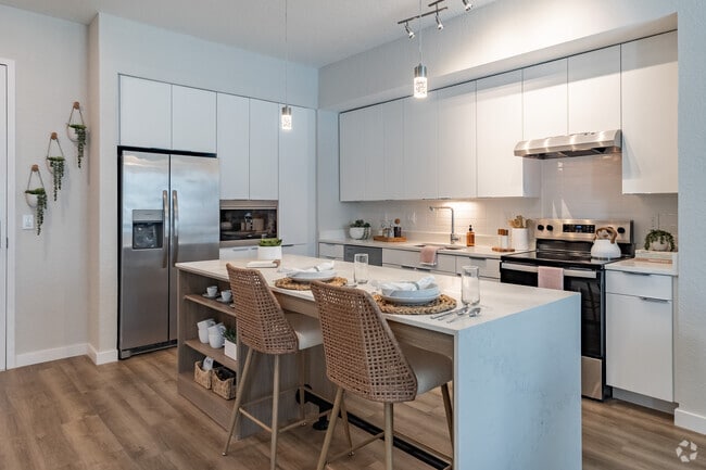 1BR, 1BA - 884SF - Kitchen - Marina Club Apartment homes