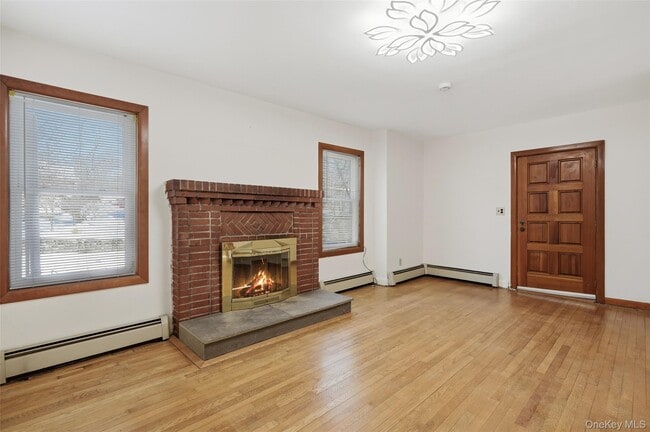 Building Photo - 95 King St