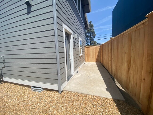 Building Photo - 61532 SE Jennifer Ln