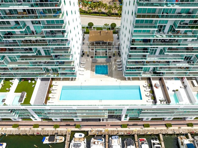 Building Photo - 400 Sunny Isles Blvd