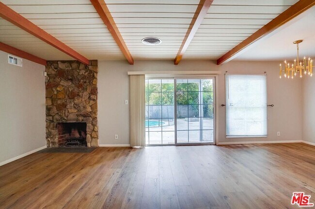 Foto del edificio - 12748 Weddington St