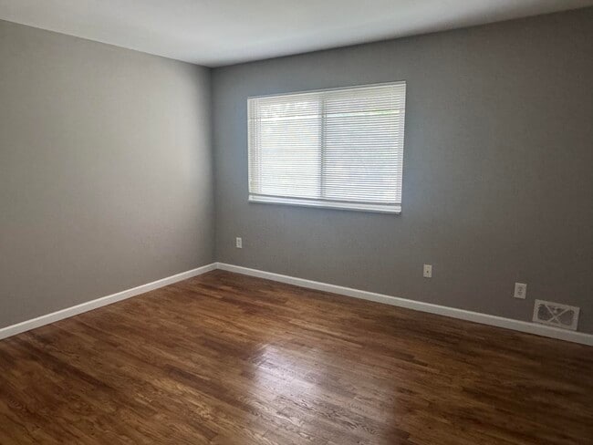 Foto del edificio - 4859 Mansfield Ave