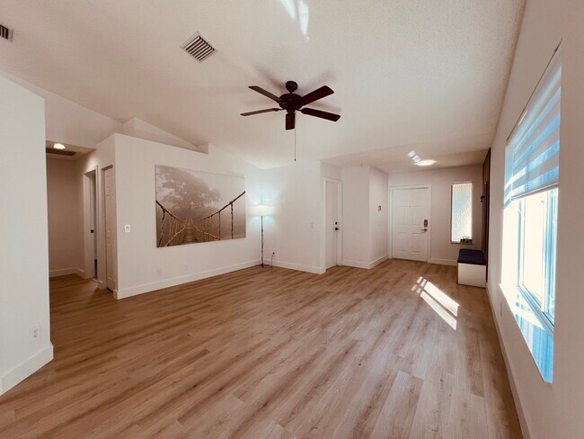 Foto del edificio - 1611 Palermo Dr