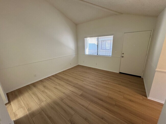 Foto del edificio - West Ventura Apartment