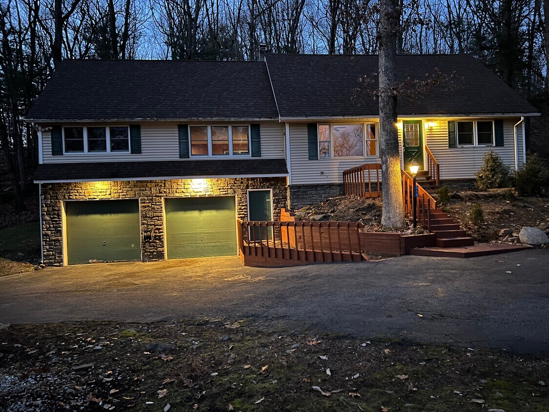 Primary Photo - 315 Valley View Dr N