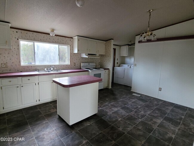Foto del edificio - 5833 Blue Springs Rd