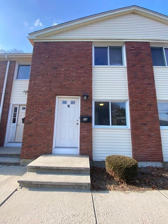 Primary Photo - 18 Concord Ave