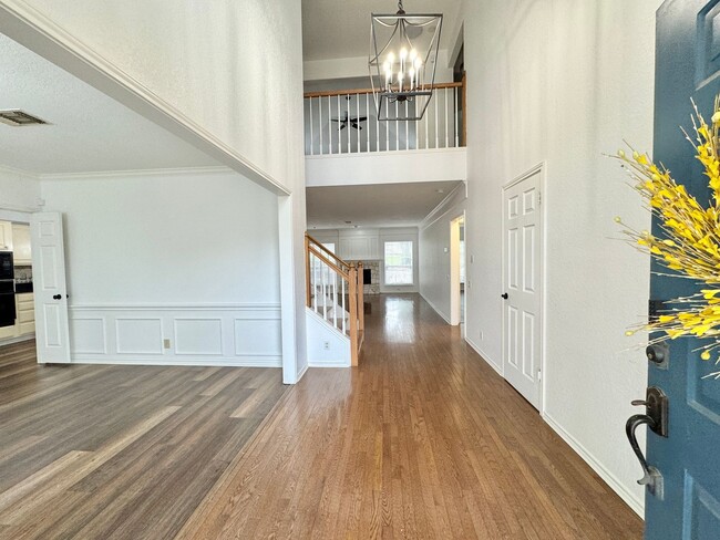 Building Photo - Big 4 Bedroom Home in Stone Oak!