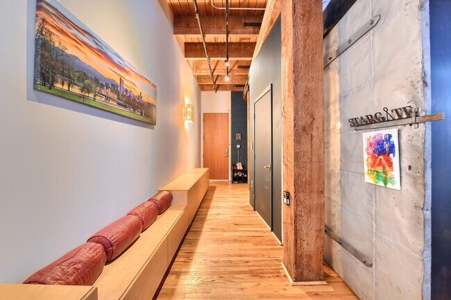 Entry hallway - 2960 Inca St