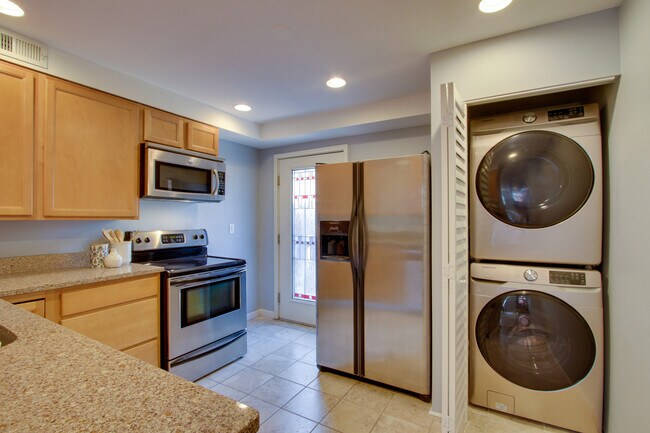 Cocina espaciosa - 1014 Patapsco St