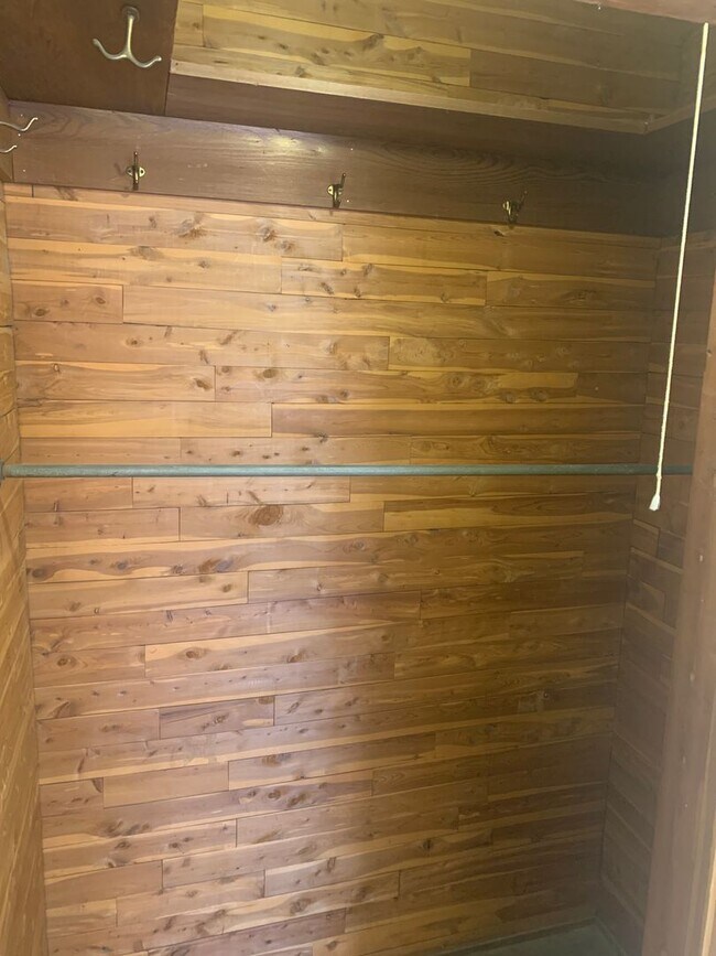 Foto del edificio - Video in Pictures! 2-4 bedroom Apartment York City SD