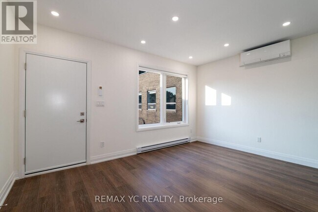 Building Photo - 673 Danforth Ave