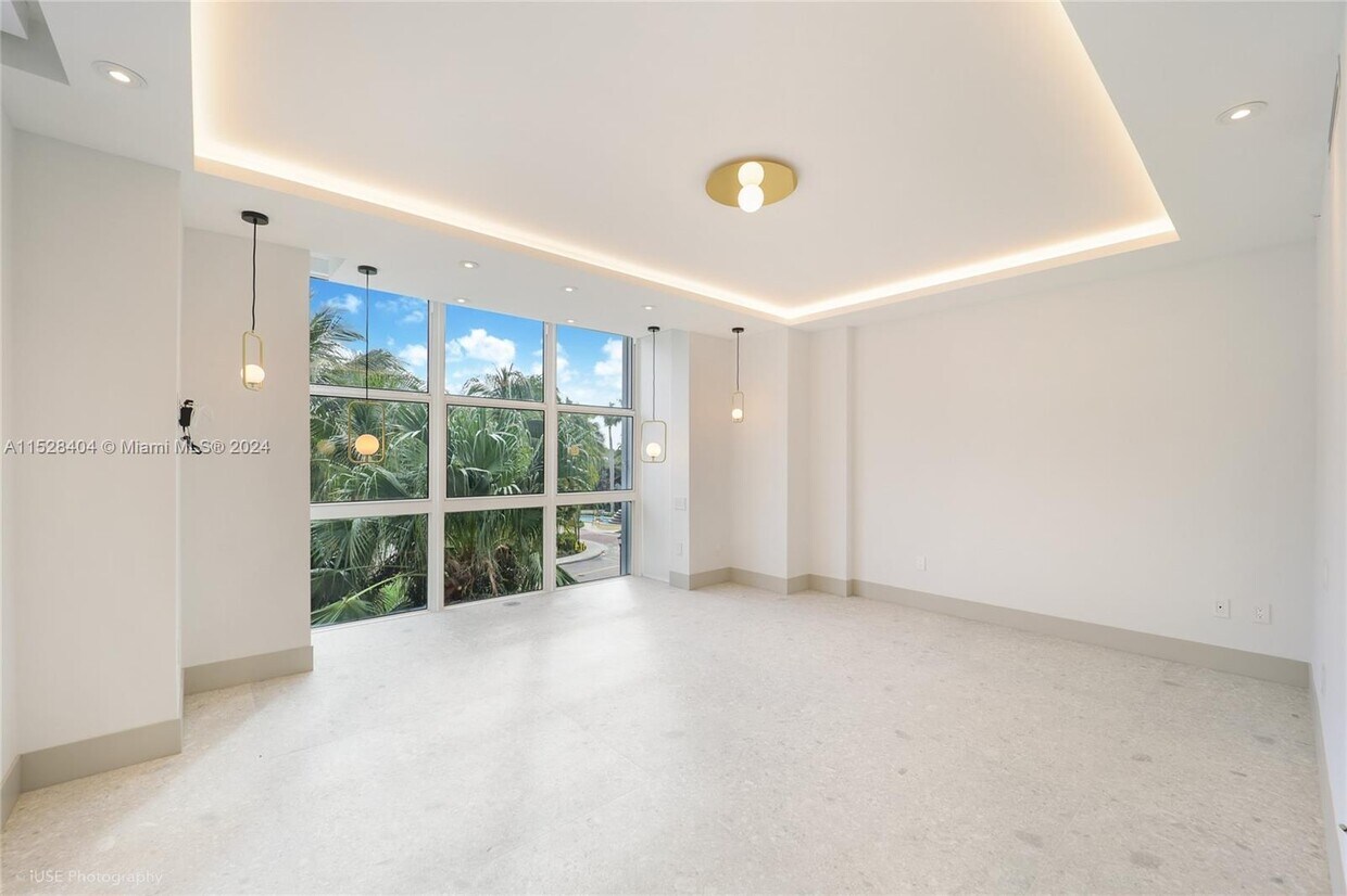 Foto principal - 737 Crandon Blvd