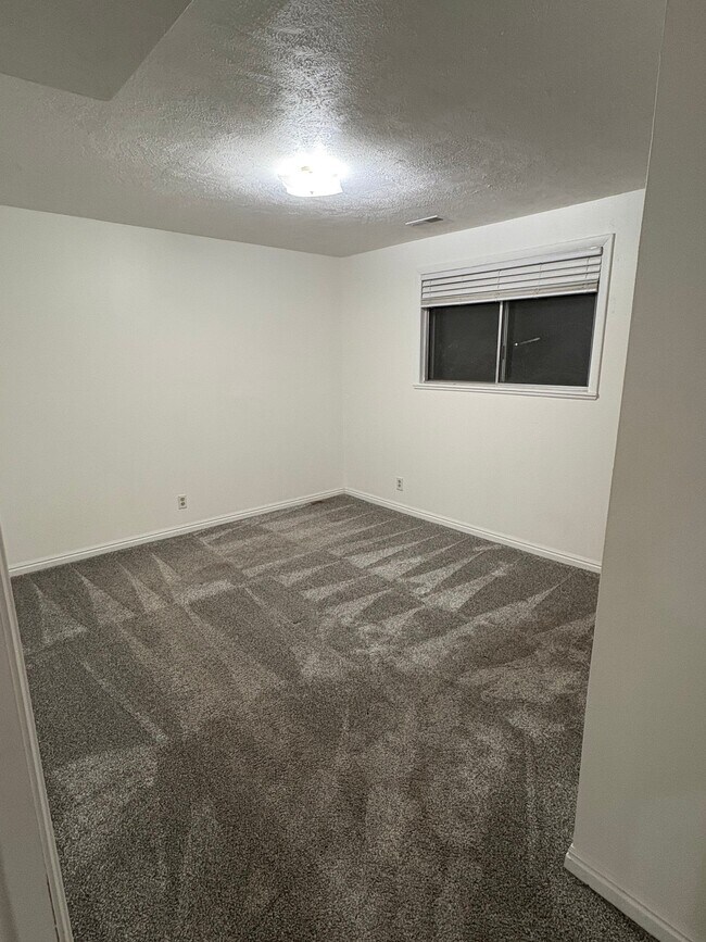 Building Photo - 529 W 1600 S