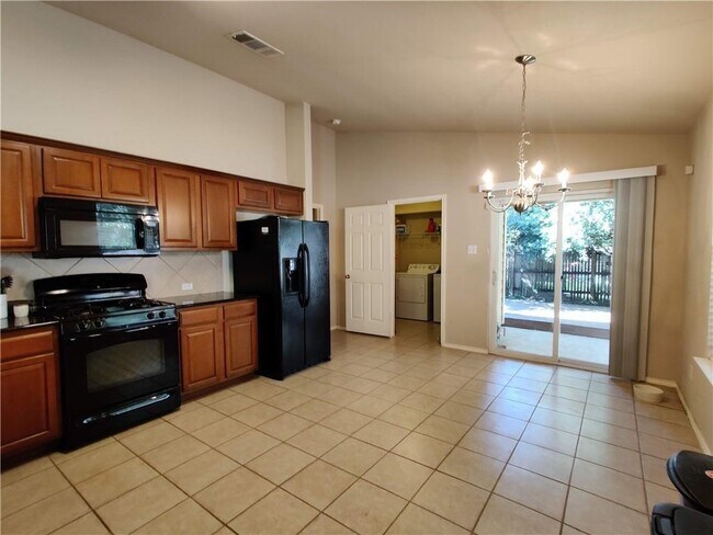 Foto del edificio - 1505 Huckleberry Ln