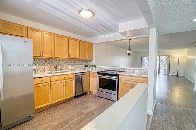 Foto del edificio - 434 Lakeview Dr