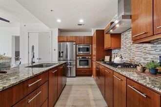 Building Photo - 210 Lee Barton Dr