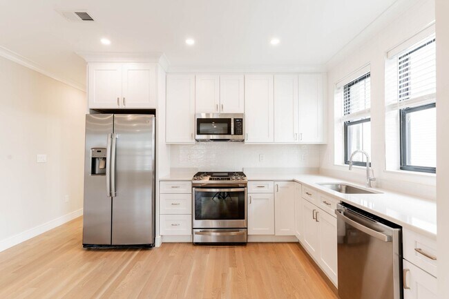 Foto del edificio - BRAND NEW UNIT IN JAMAICA PLAIN