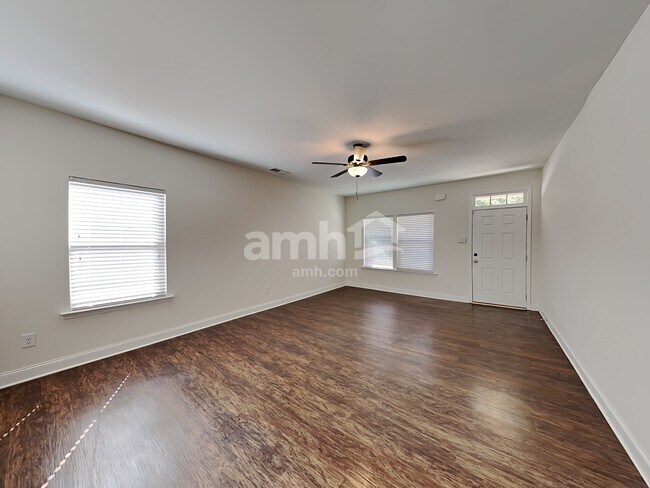 Building Photo - 308 Trae Ct