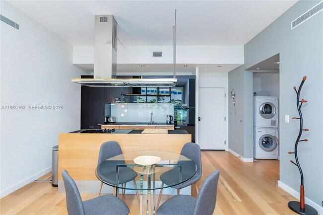 Building Photo - 2100 Park Ave