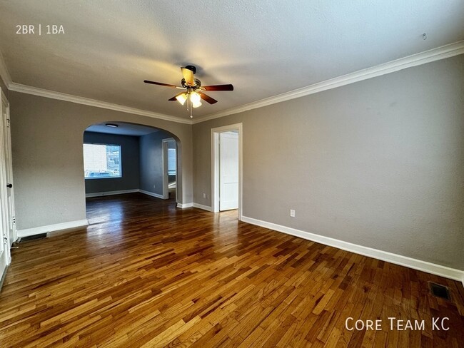 Building Photo - 1107 W 45th St