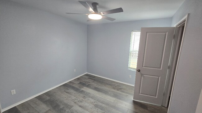 Foto del edificio - 451 Marty Allen Loop