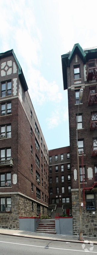 Building Photo - 1312-1322 Riverside Dr
