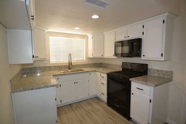 Foto del edificio - 1711-1715 E Princeton Ct