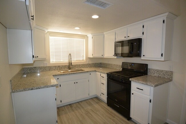 Building Photo - 1711-1715 E Princeton Ct