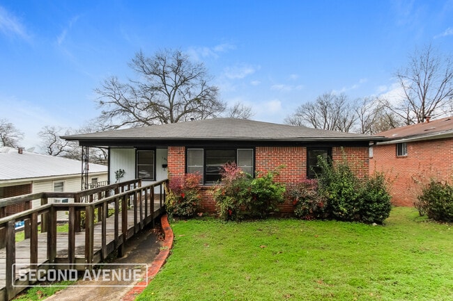 Building Photo - 1924 Portage Ave