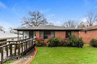 Building Photo - 1924 Portage Ave