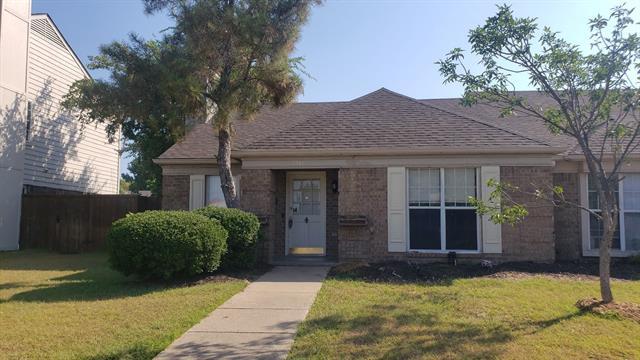 Foto principal - 2412 Country Hollow Ln