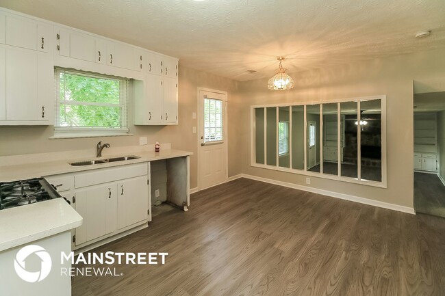 Building Photo - 7548 Colonial Ct