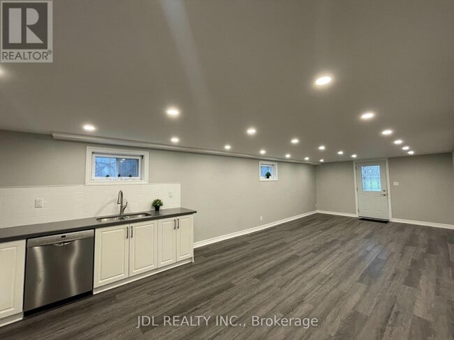 Building Photo - 226 Lorindale Dr