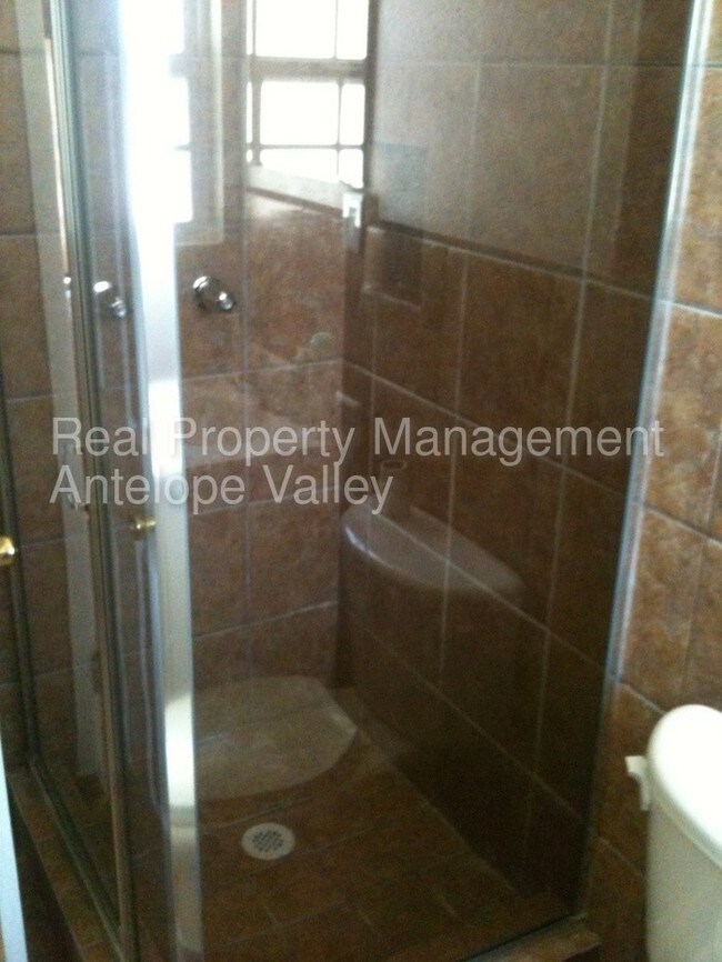 Foto del edificio - 1029 Valiant St