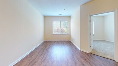 Interior Photo - 20 Lambourne