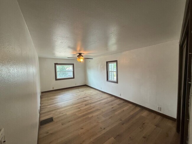 Foto del edificio - 870 Waverly Pl