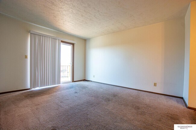 Foto del edificio - 8252 S 48th St