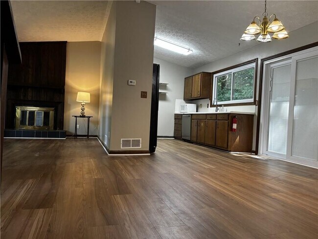 Foto del edificio - 3260 Creek Hollow Dr