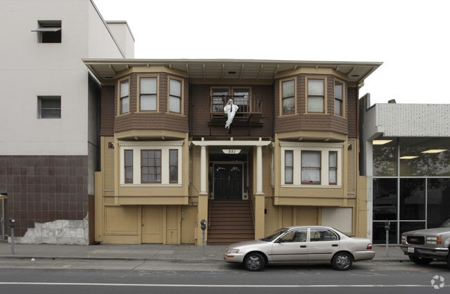 551 W Grand Ave, Oakland, CA 94612 Apartments Oakland