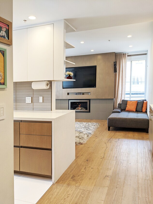 Living & Kitchen - 825 S Shenandoah St