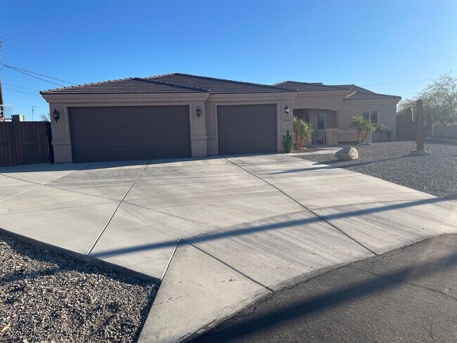 Foto del edificio - Luxurious Winter Getaway in Lake Havasu 2025-2026